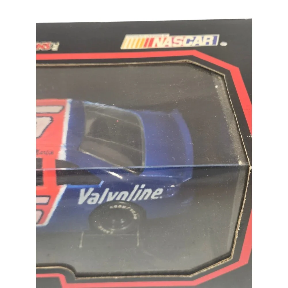 Mark‎ Martin #6 Valvoline NASCAR 1:24 Diecast Racing Champions Stock Car